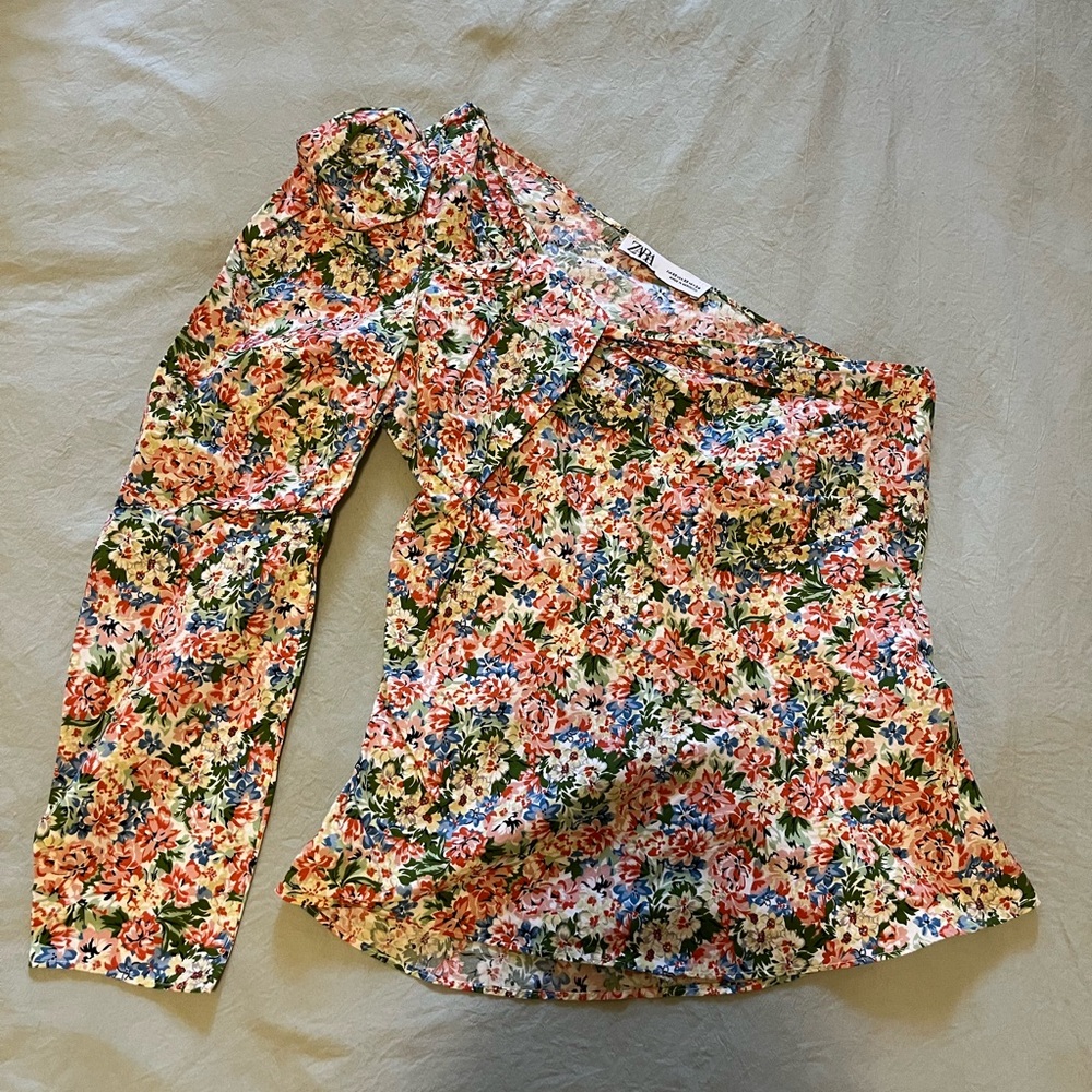 Zara | One shoulder floral top
